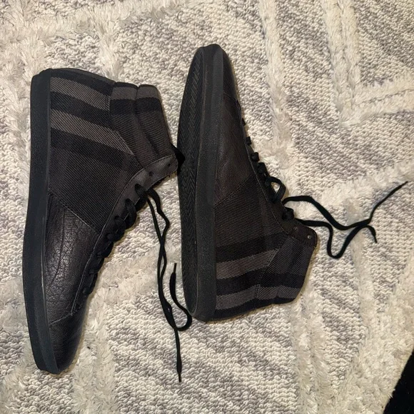 Burberry Black Leather Men's Sneakers - Picture 3 of 6